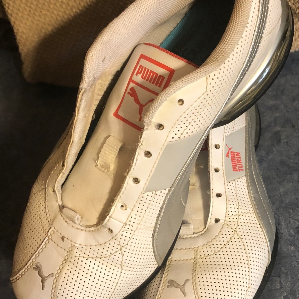 Women’s tennis shoes